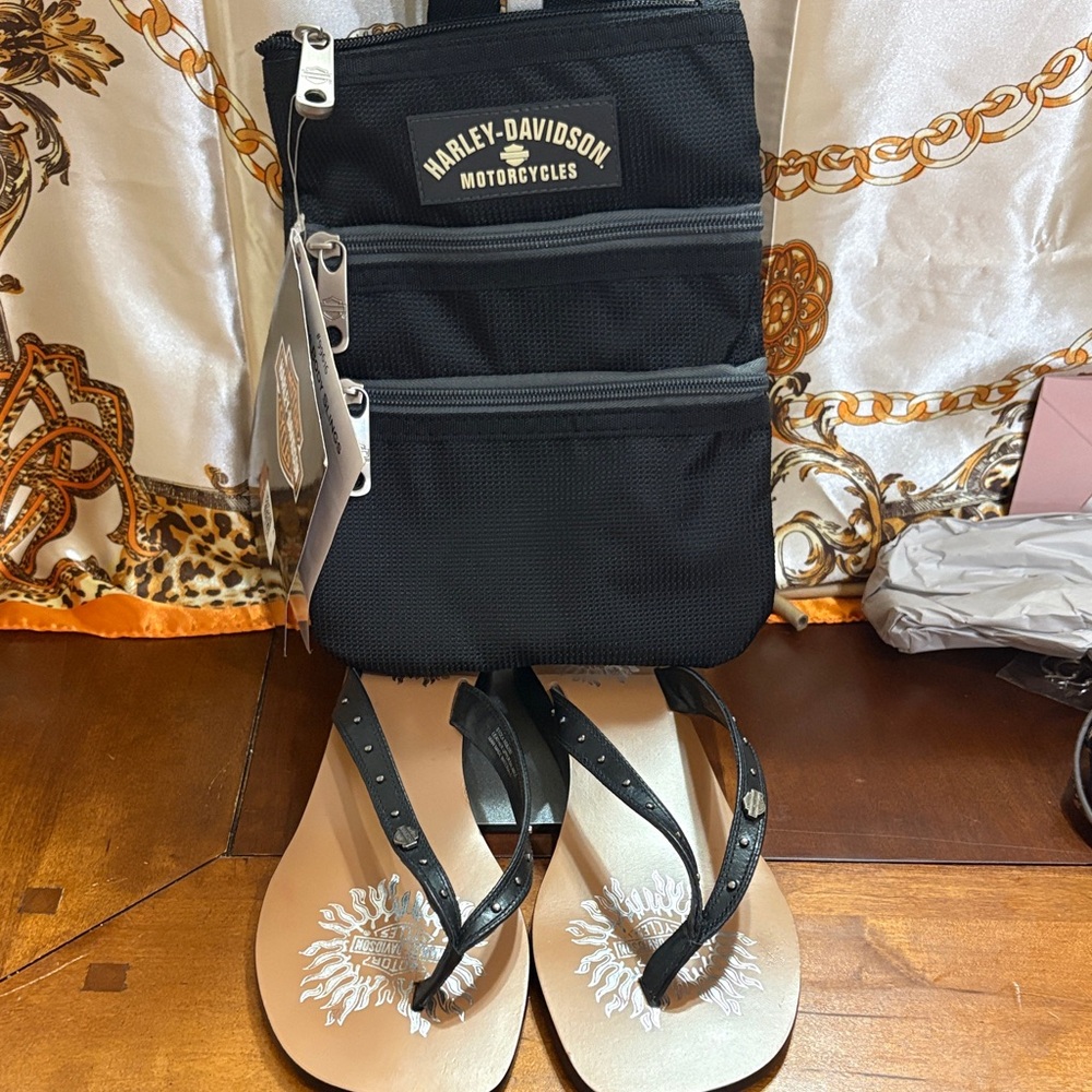 Harley-Davidson Black and Gold Crossbody Bag with Sandals Size 8